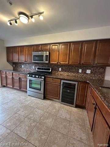 4240 Maple St - Photo 5 of 16