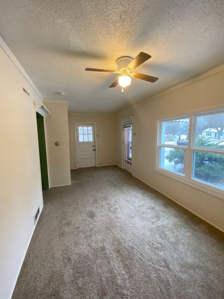 1808 Southlawn Dr - Photo 2 of 11