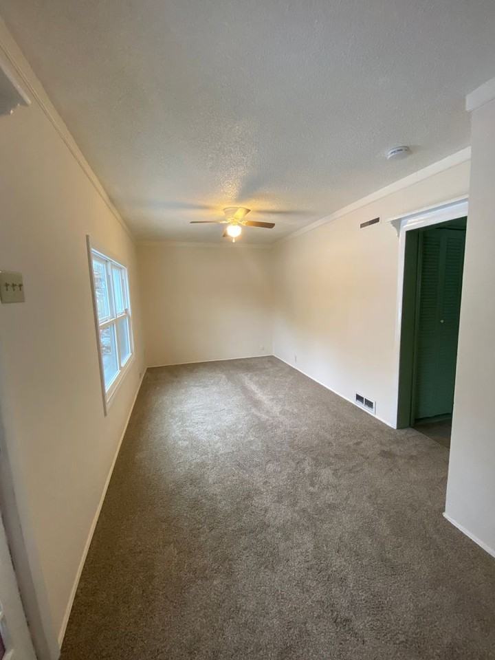 1808 Southlawn Dr - Photo 3 of 11