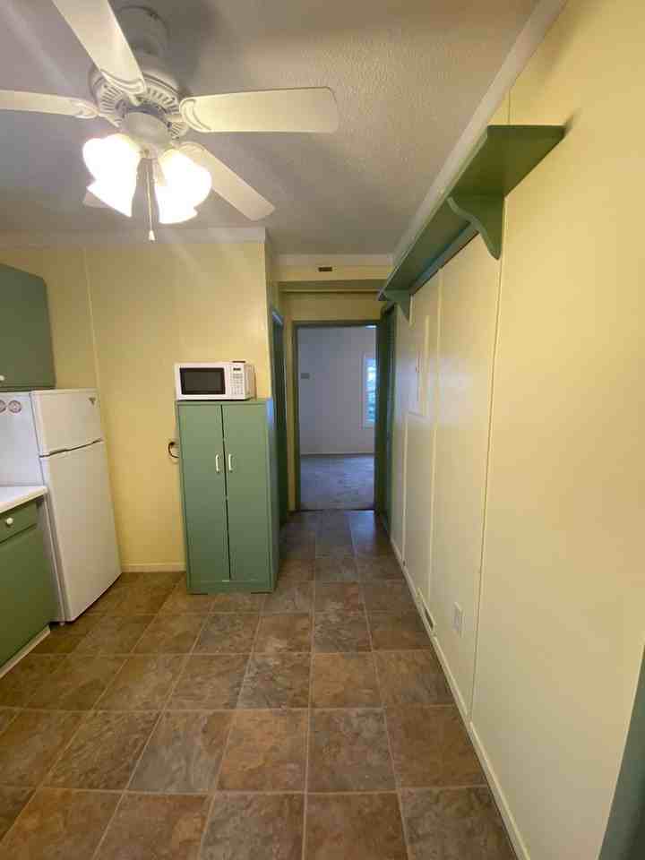 1808 Southlawn Dr - Photo 5 of 11