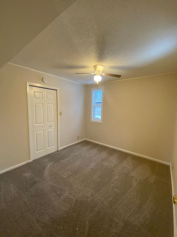 1808 Southlawn Dr - Photo 7 of 11