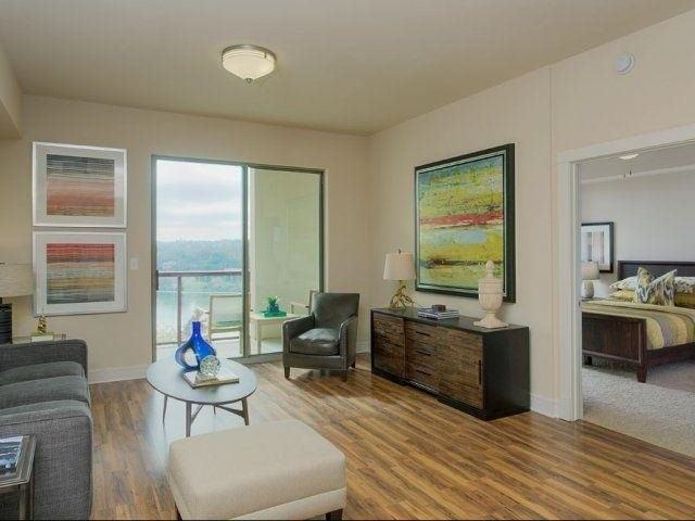 47 Rainey St - Photo 7 of 17