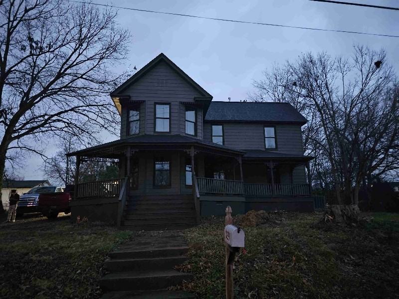 329 W Market St - Photo 3 of 14