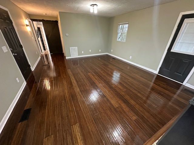 701 E Broad St - Photo 3 of 15
