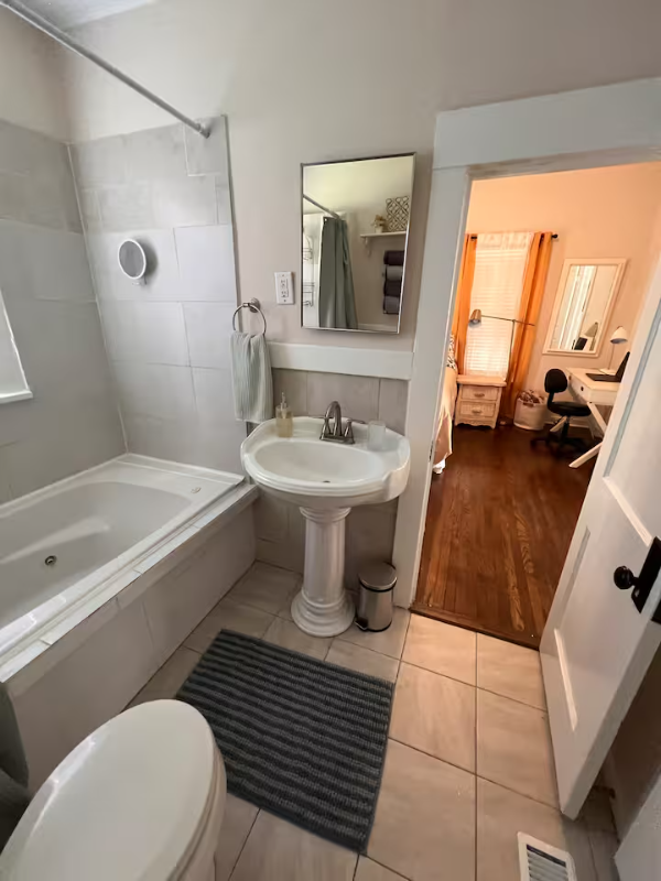 132 Allcutt Ave - Photo 3 of 10