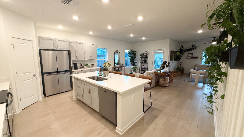 2740 Austere Ave - Photo 3 of 20