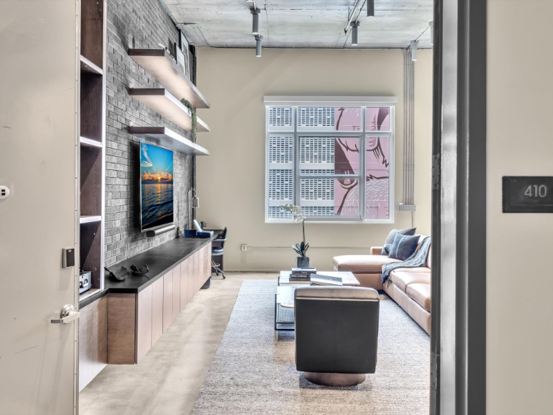 250 Ne 23rd St - Photo 2 of 20