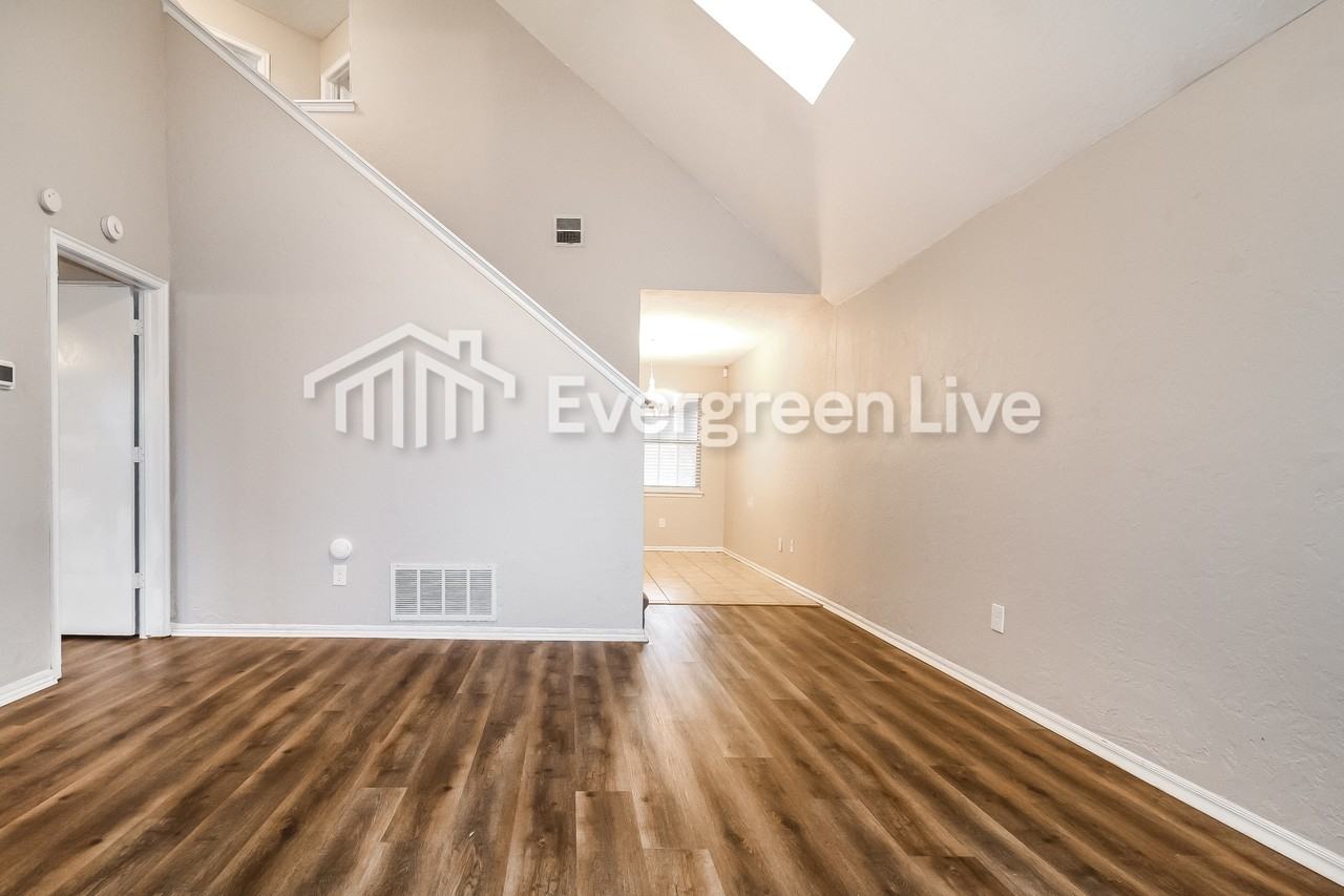 2607 Lonnie Ln - Photo 3 of 15
