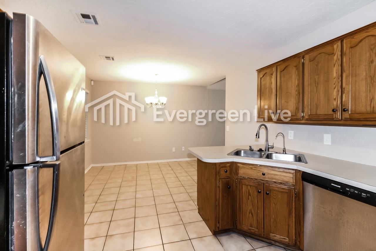 2607 Lonnie Ln - Photo 5 of 15
