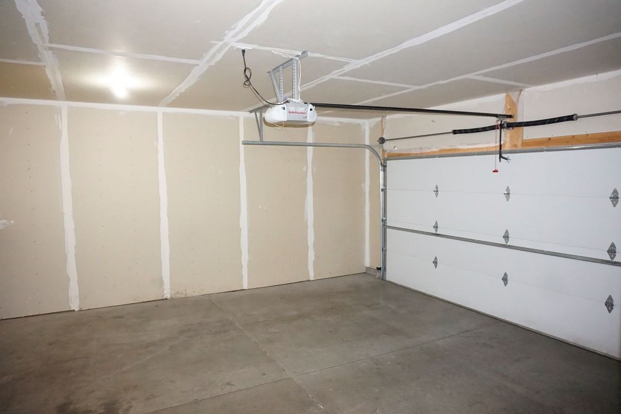 2715 Westwood St W - Photo 5 of 38