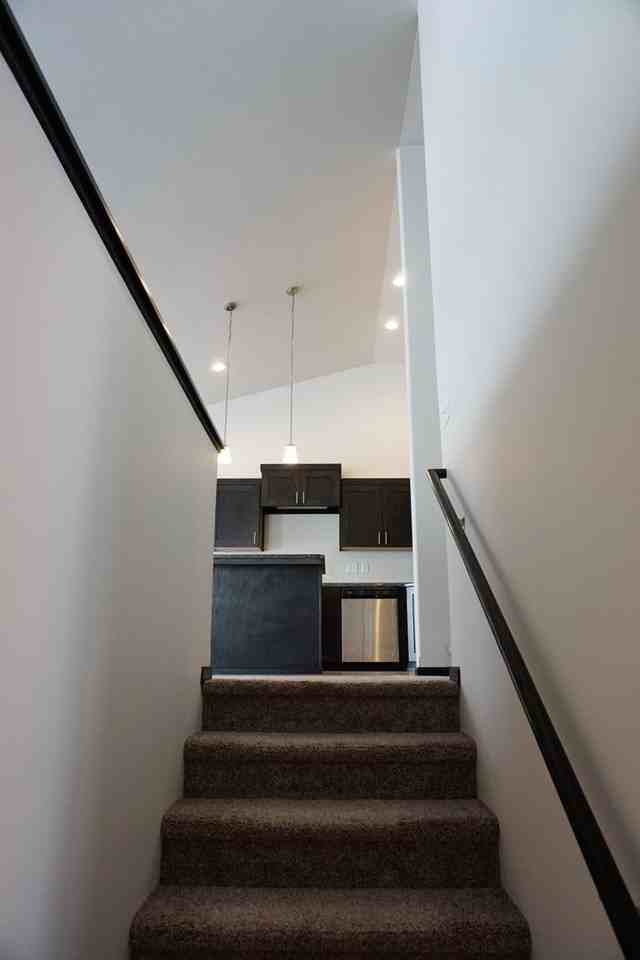 2715 Westwood St W - Photo 6 of 38