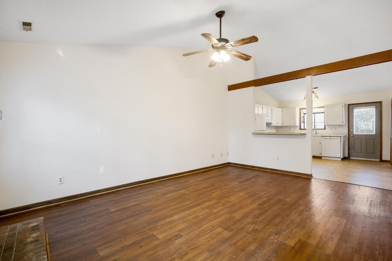 205 Corey Ct - Photo 2 of 20