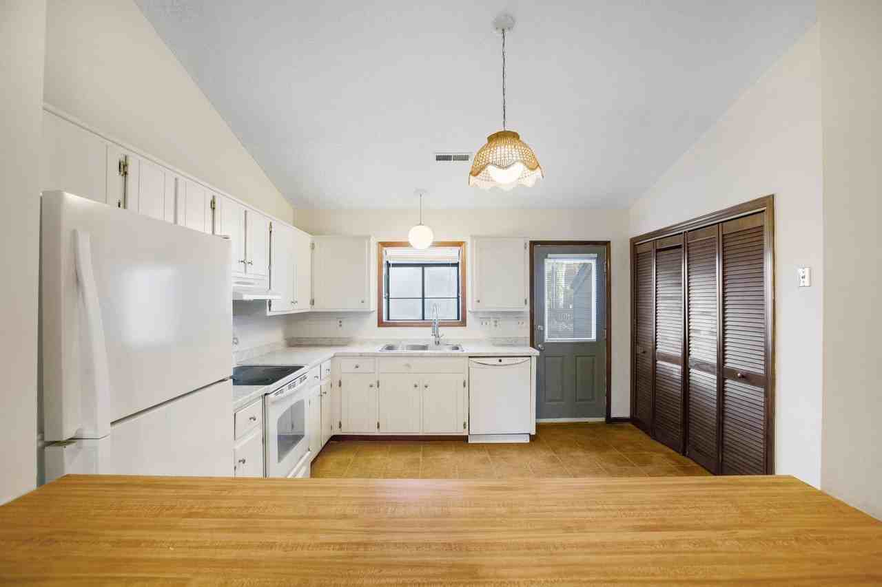 205 Corey Ct - Photo 3 of 20