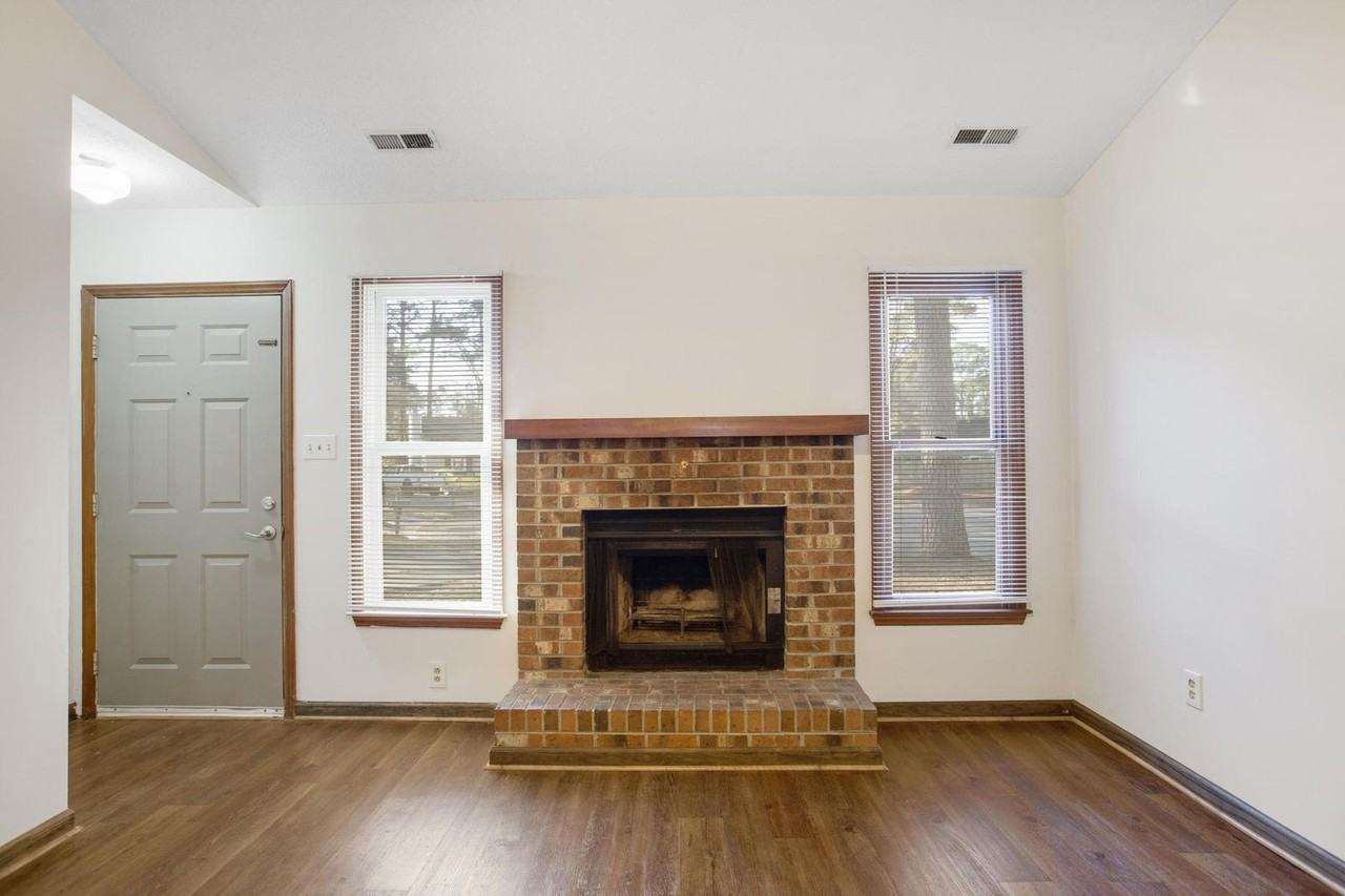 205 Corey Ct - Photo 4 of 20