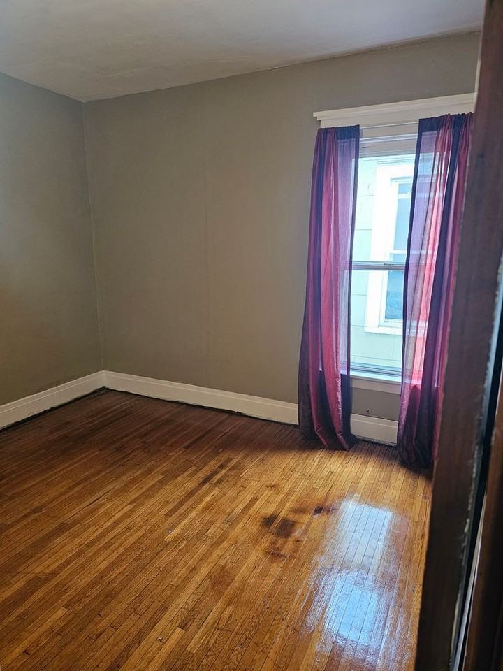 348 Cumberland Ave - Photo 2 of 8