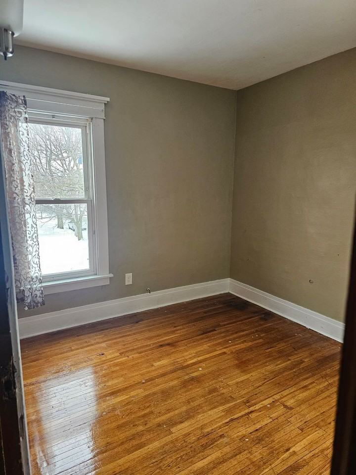 348 Cumberland Ave - Photo 3 of 8