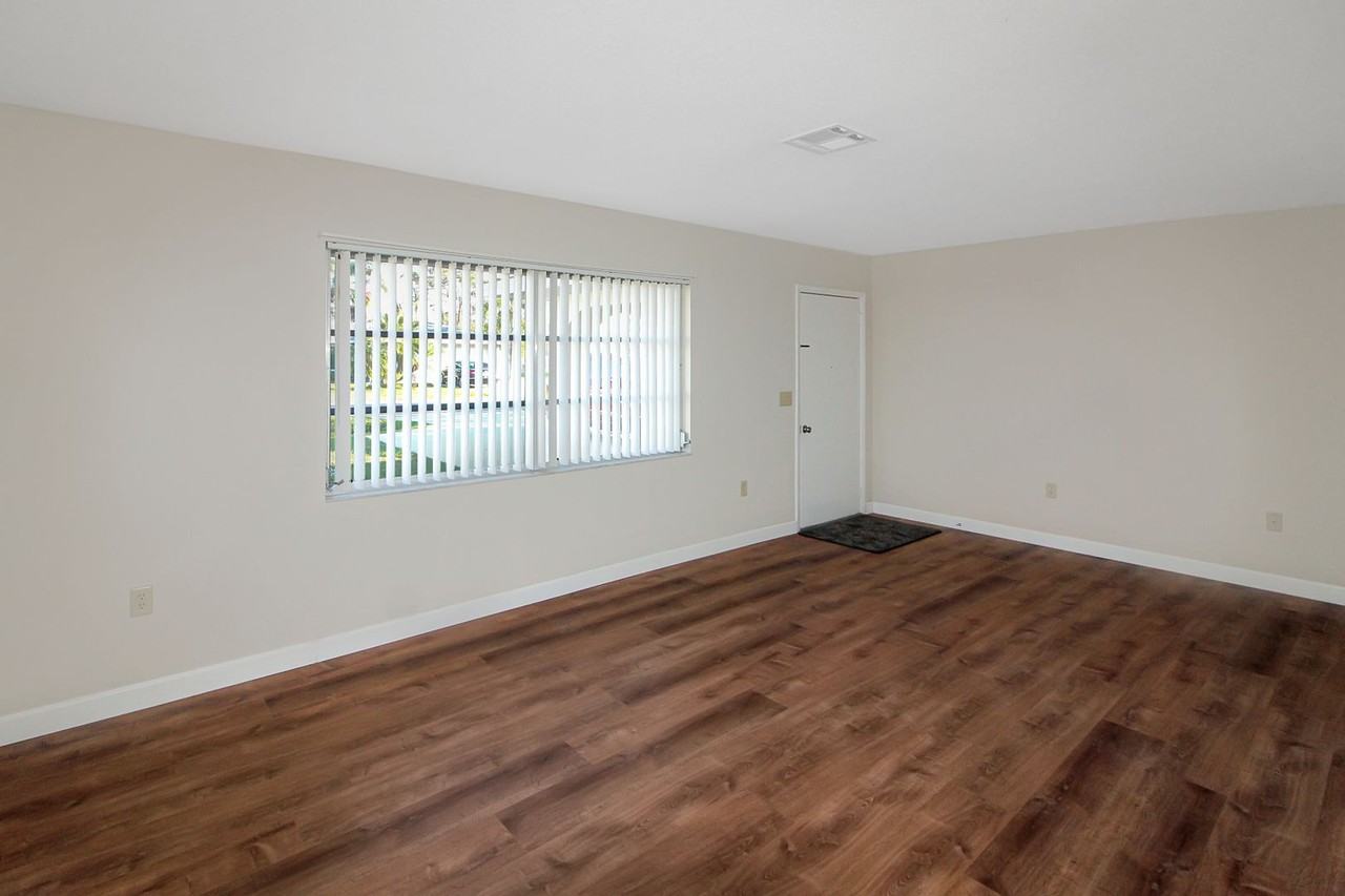 804 W Baffin Dr - Photo 3 of 12