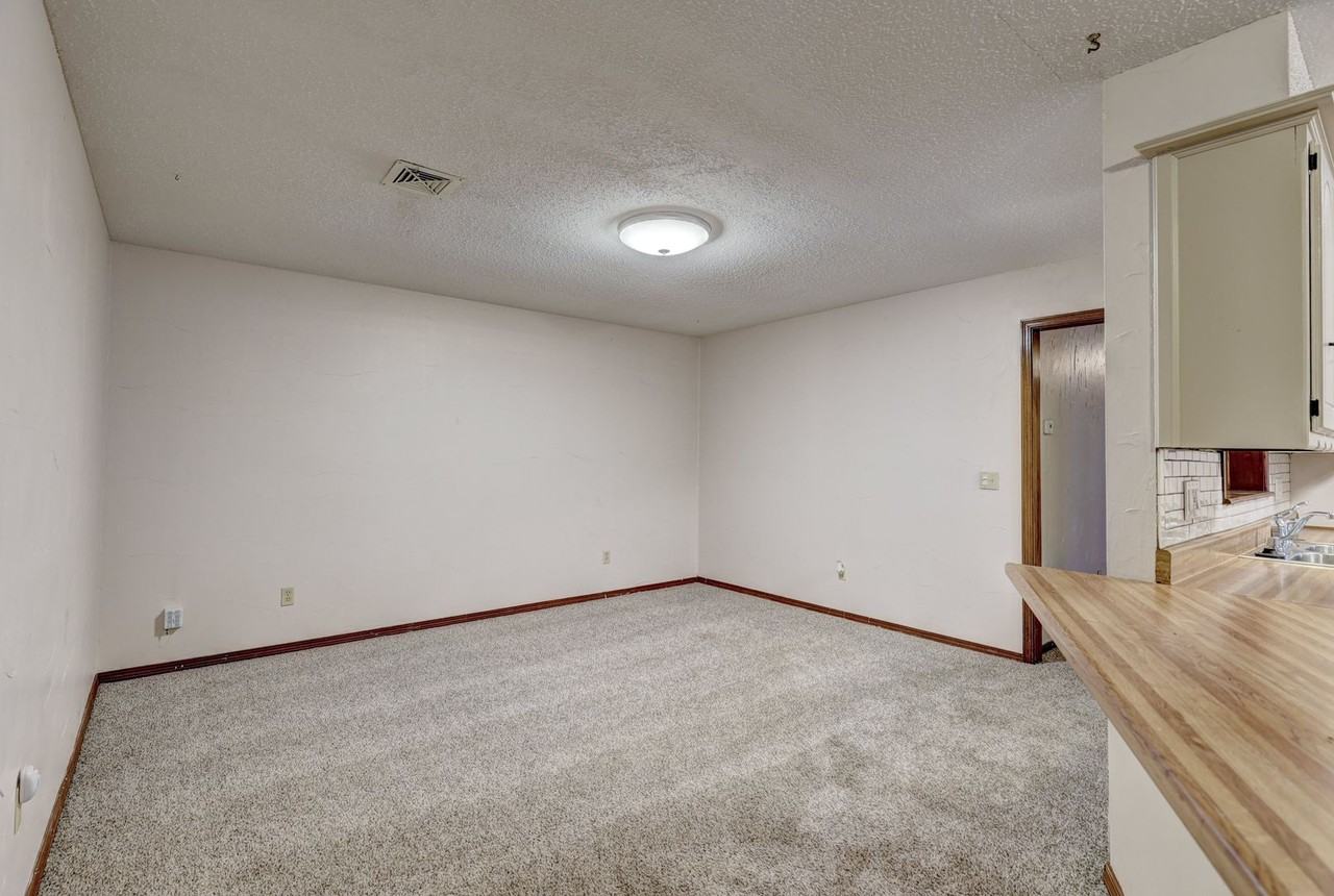 4765 Spiva Dr - Photo 2 of 36