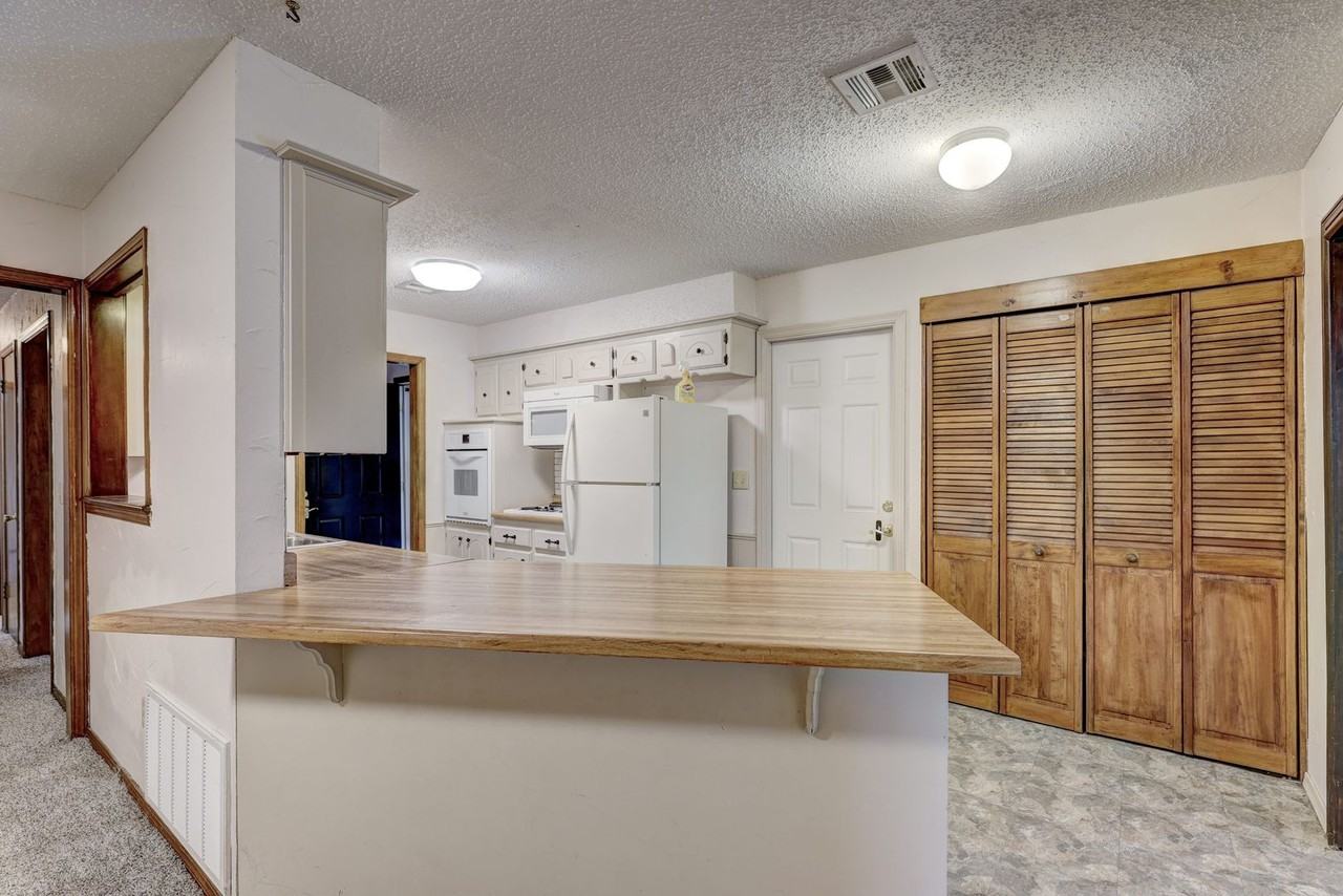 4765 Spiva Dr - Photo 3 of 36