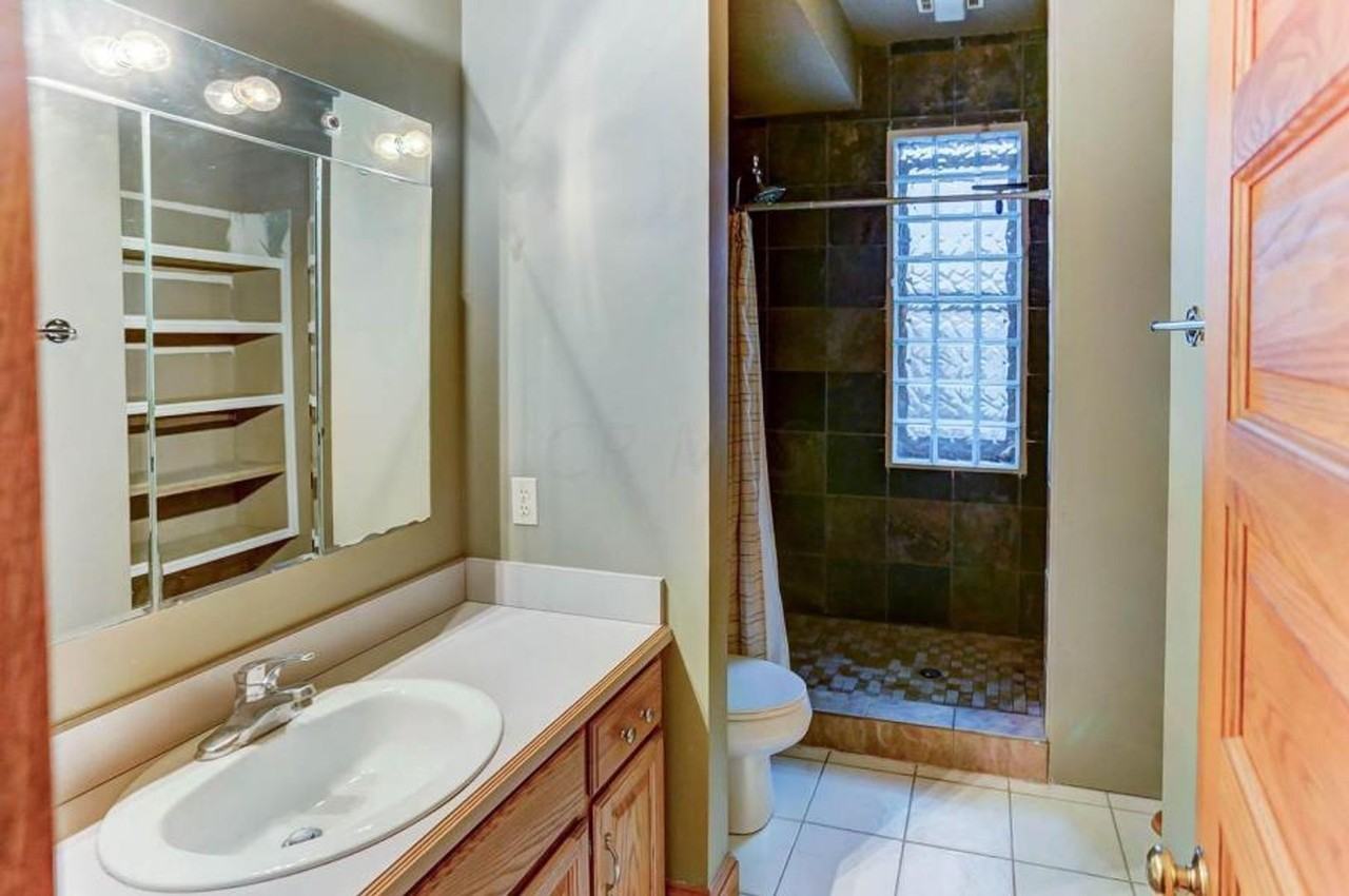 250 Wilber Ave - Photo 5 of 39