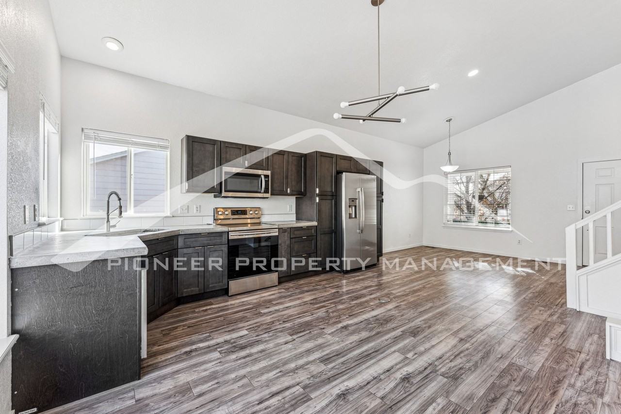 802 Timothy Dr - Photo 3 of 19