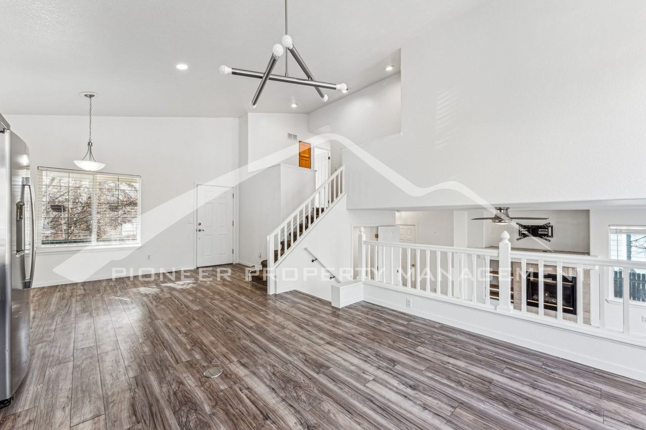 802 Timothy Dr - Photo 4 of 19