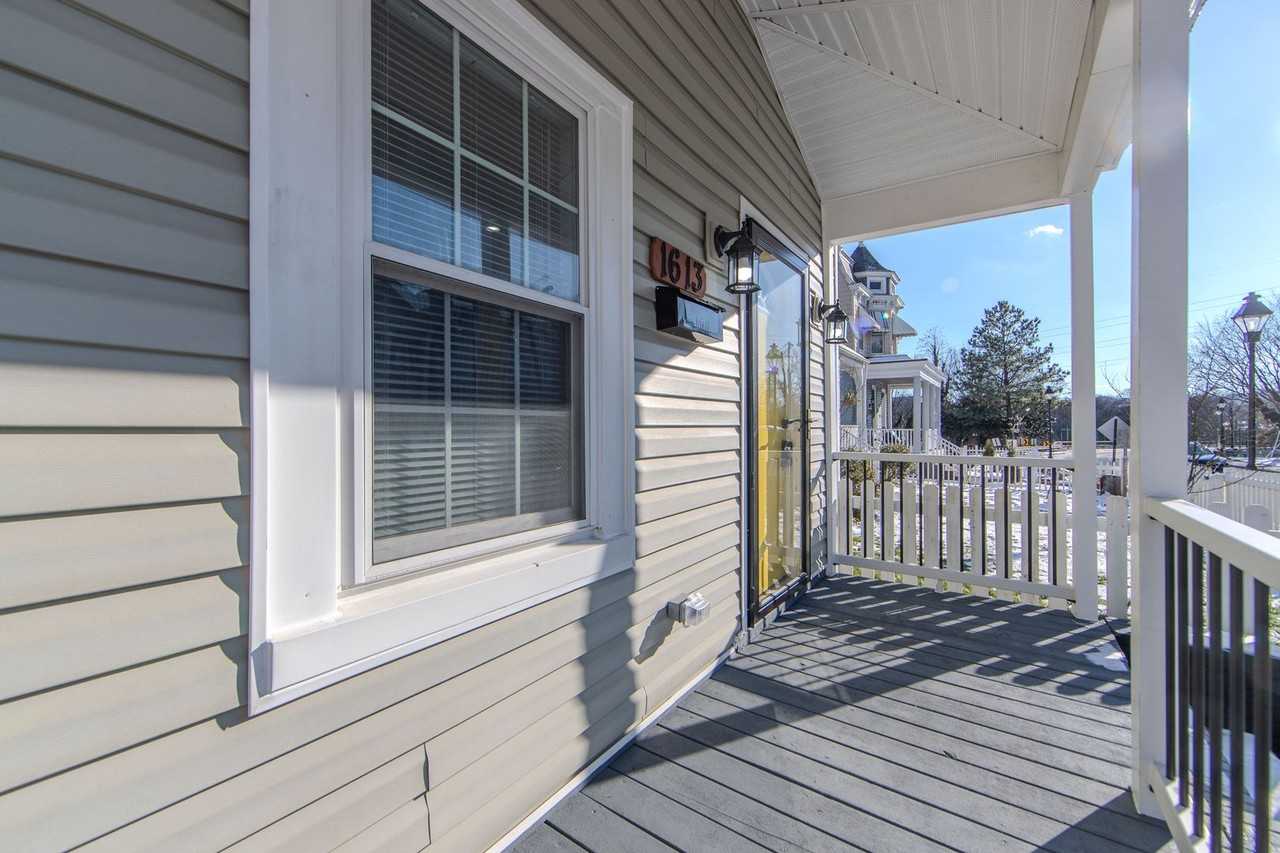 1613 Monteiro Ave - Photo 2 of 36