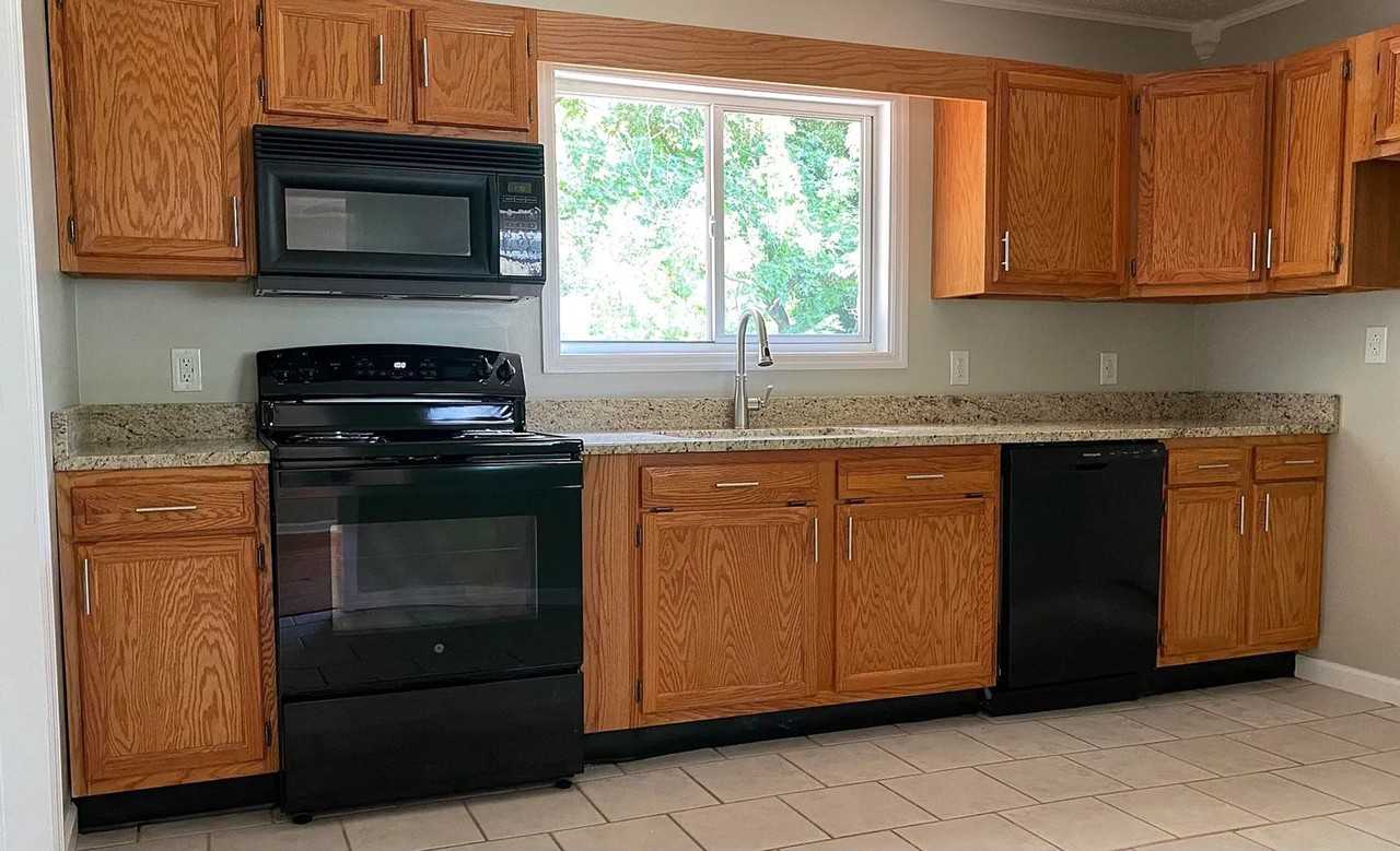 545 Acorn Ct - Photo 4 of 14