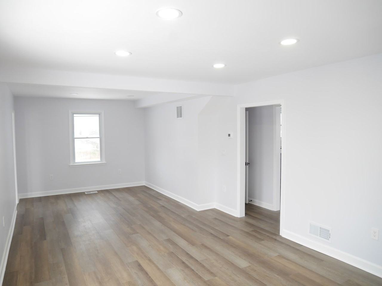 2528 Wentworth Rd - Photo 2 of 33