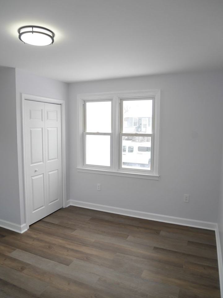 2528 Wentworth Rd - Photo 5 of 33