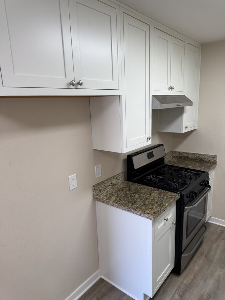 163 Sespe Ave #B - Photo 3 of 13