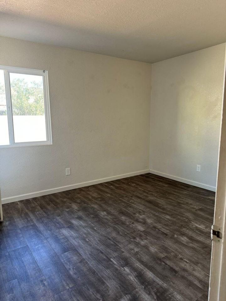 1291 North Walnut Boulevard - Photo 3 of 5