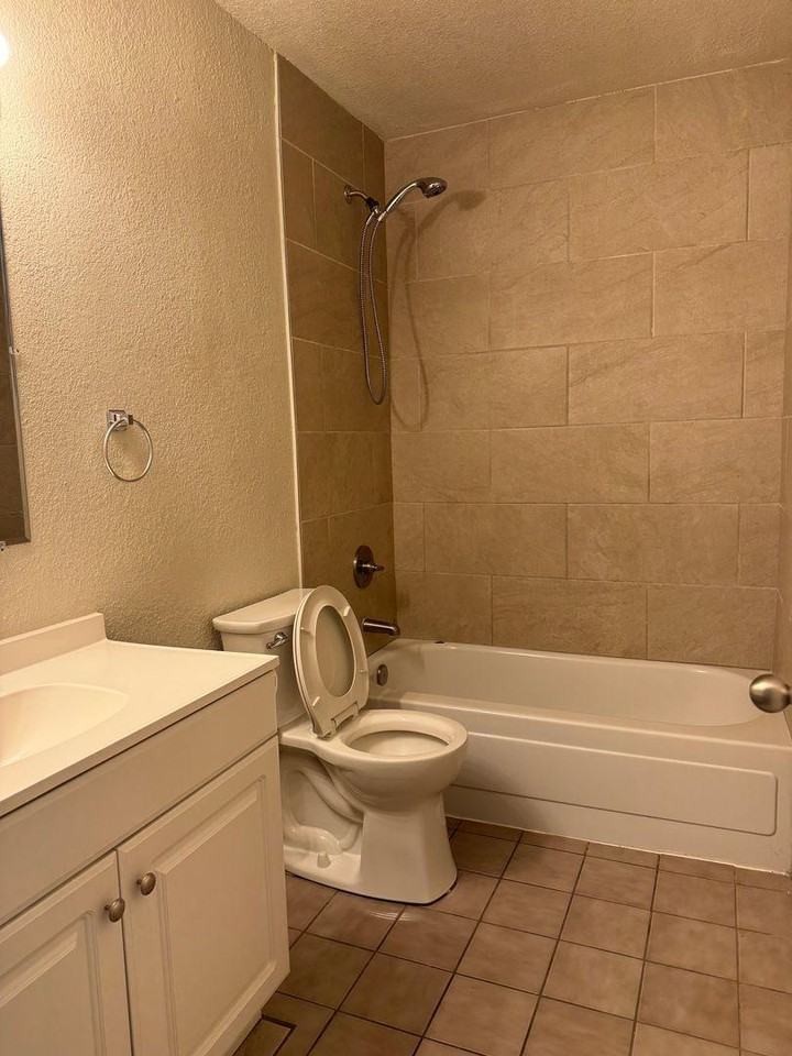 1291 North Walnut Boulevard - Photo 2 of 5