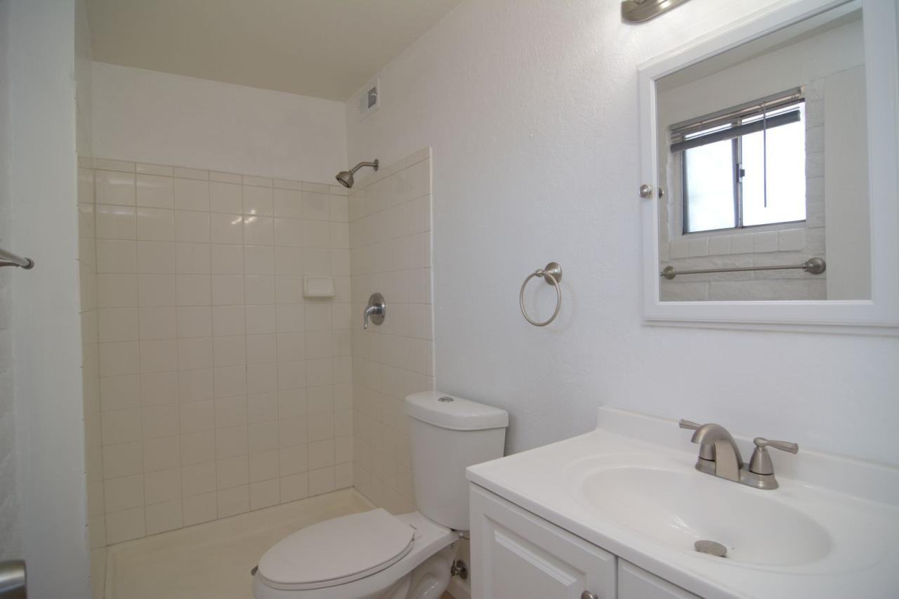 1703 East Warren Place - Photo 2 of 5