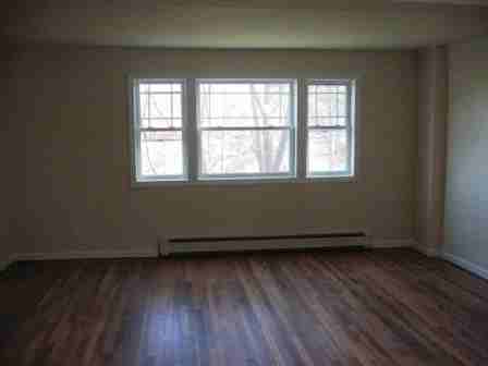 290 Woodbury Rd - Photo 3 of 17