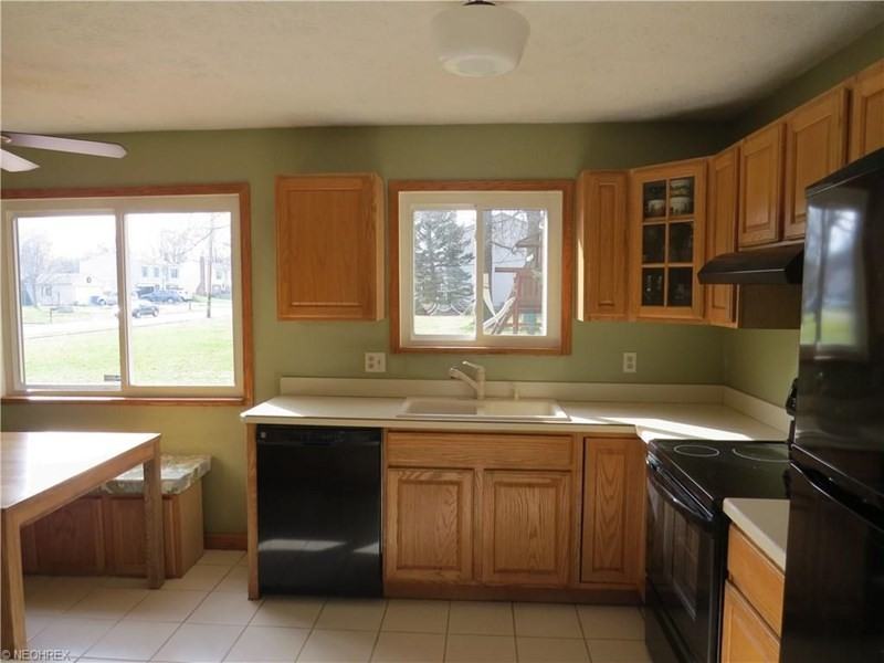 8700 Brentwood Dr - Photo 3 of 7