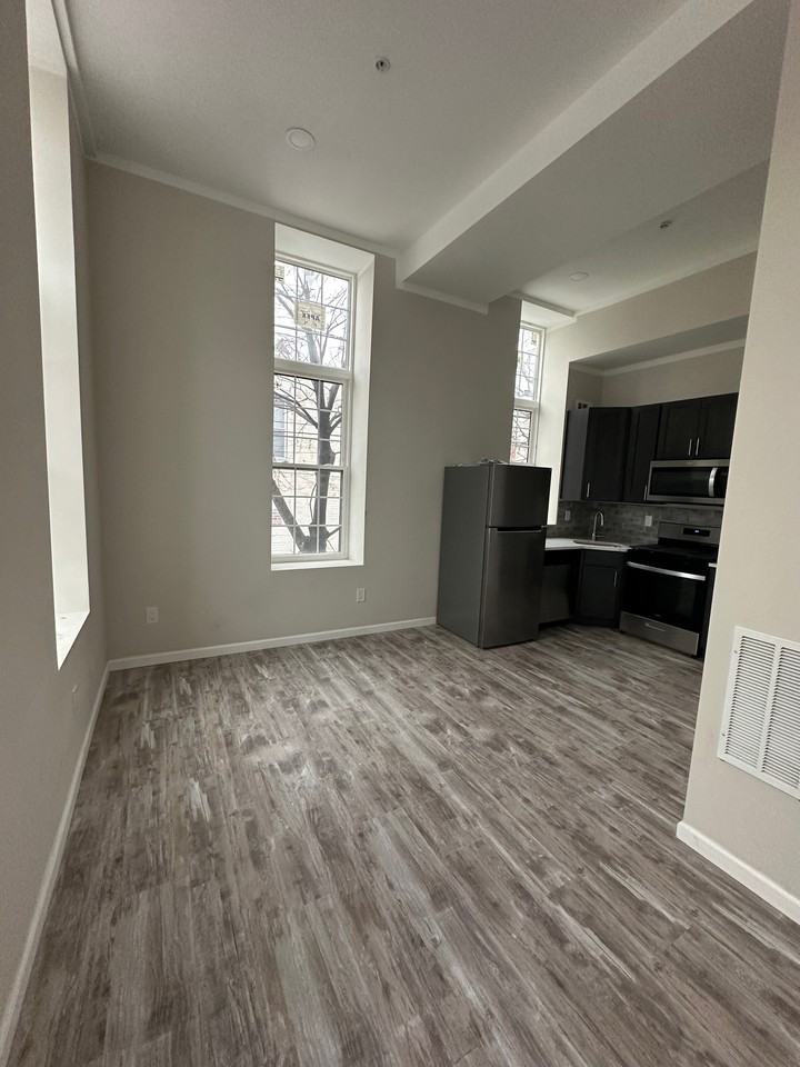 Thompson Apt - Photo 4 of 6