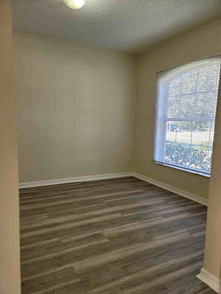 1932 Sw Victor Ln - Photo 4 of 27