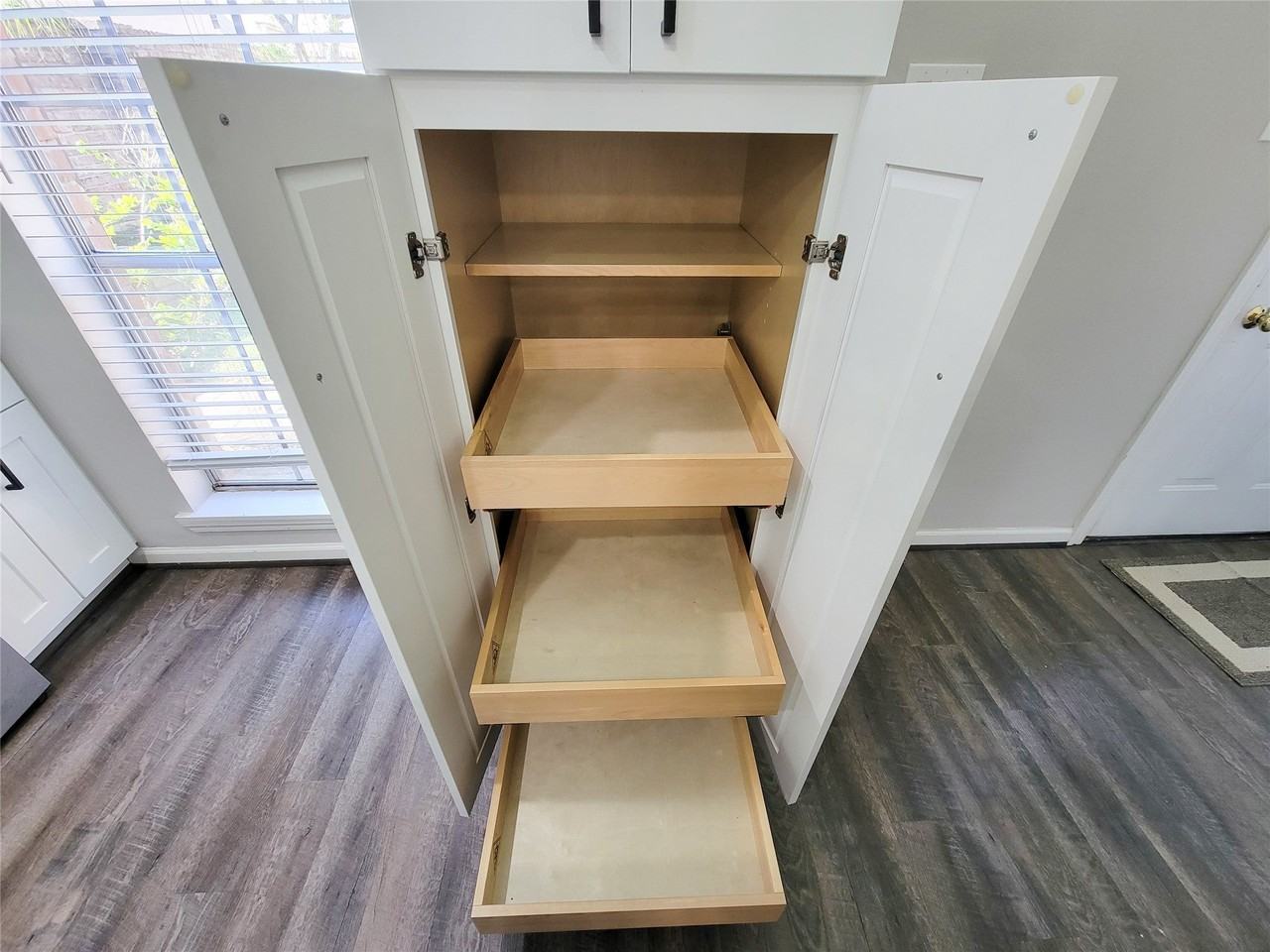 6415 Burgoyne Rd - Photo 2 of 30