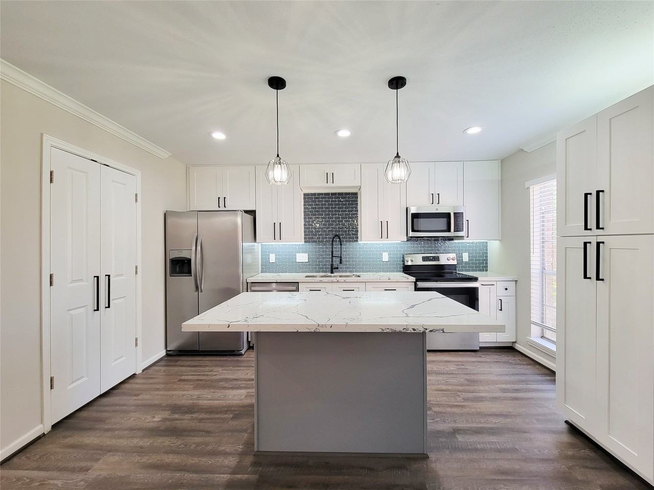 6415 Burgoyne Rd - Photo 3 of 30