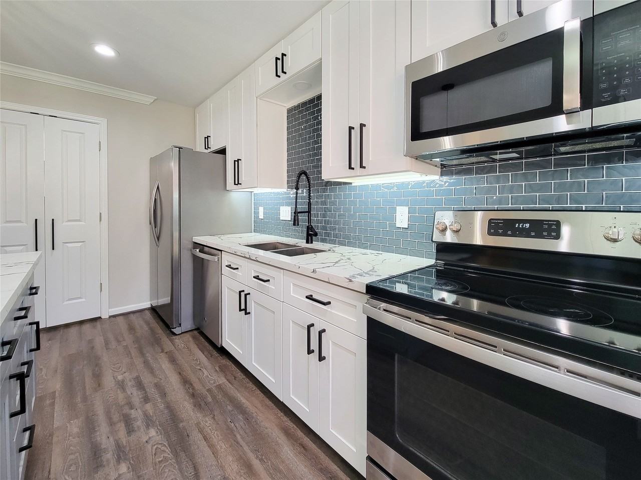 6415 Burgoyne Rd - Photo 5 of 30