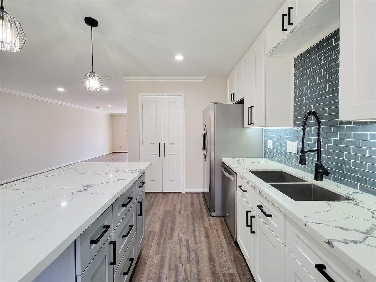 6415 Burgoyne Rd - Photo 7 of 30