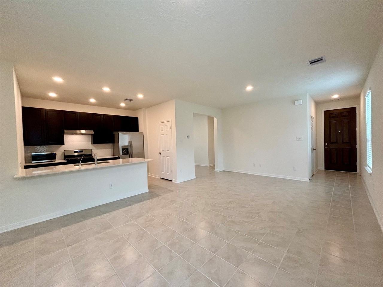 558 Broken Boulder St - Photo 3 of 26