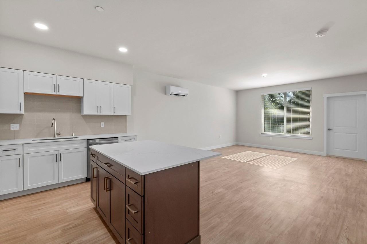 350 North Apartments - Photo 4 of 50