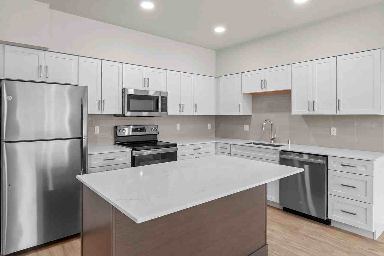 350 North Apartments - Photo 5 of 50