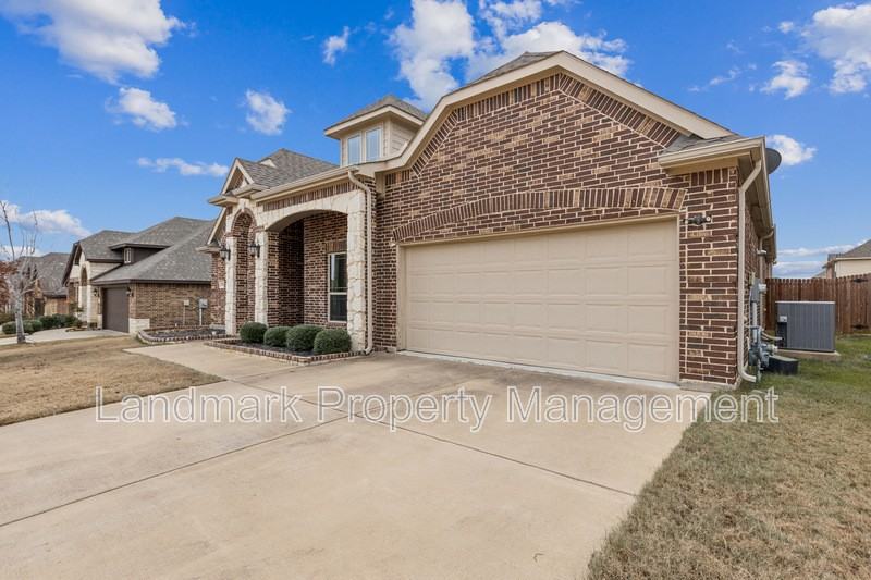 909 Foxtail Dr - Photo 2 of 37