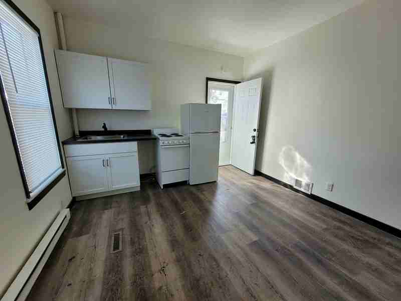 110 N Clay St - Photo 2 of 5