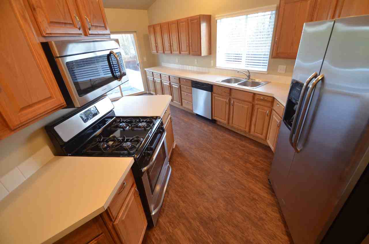 9101 13th Pl NE - Photo 3 of 14