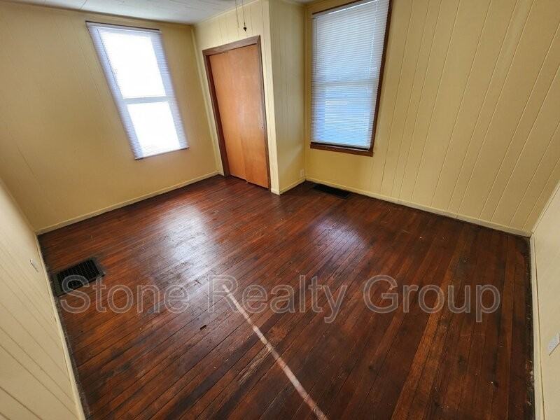 2343 Garfield Ave #1 - Photo 5 of 8