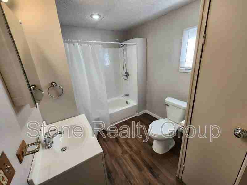 2343 Garfield Ave #1 - Photo 7 of 8